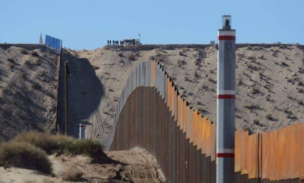 TEXAS CONSTRUYE SU PROPIO MURO ANTIMIGRANTE