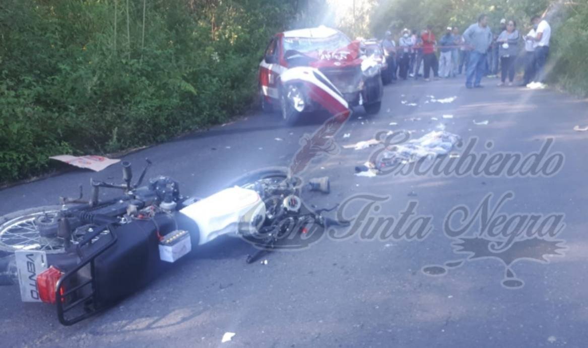 MUERE MOTOCICLISTA TRAS CHOCAR CONTRA TAXI