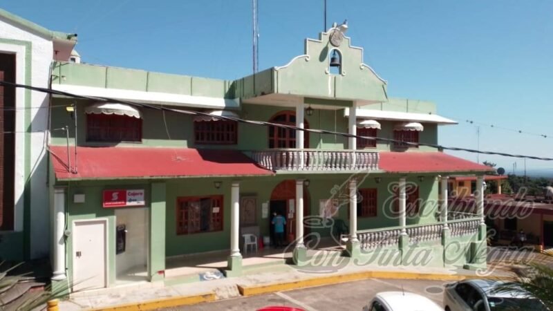 SE NIEGA TOÑO RINCÓN A ENTREGAR EL PALACIO MUNICIPAL