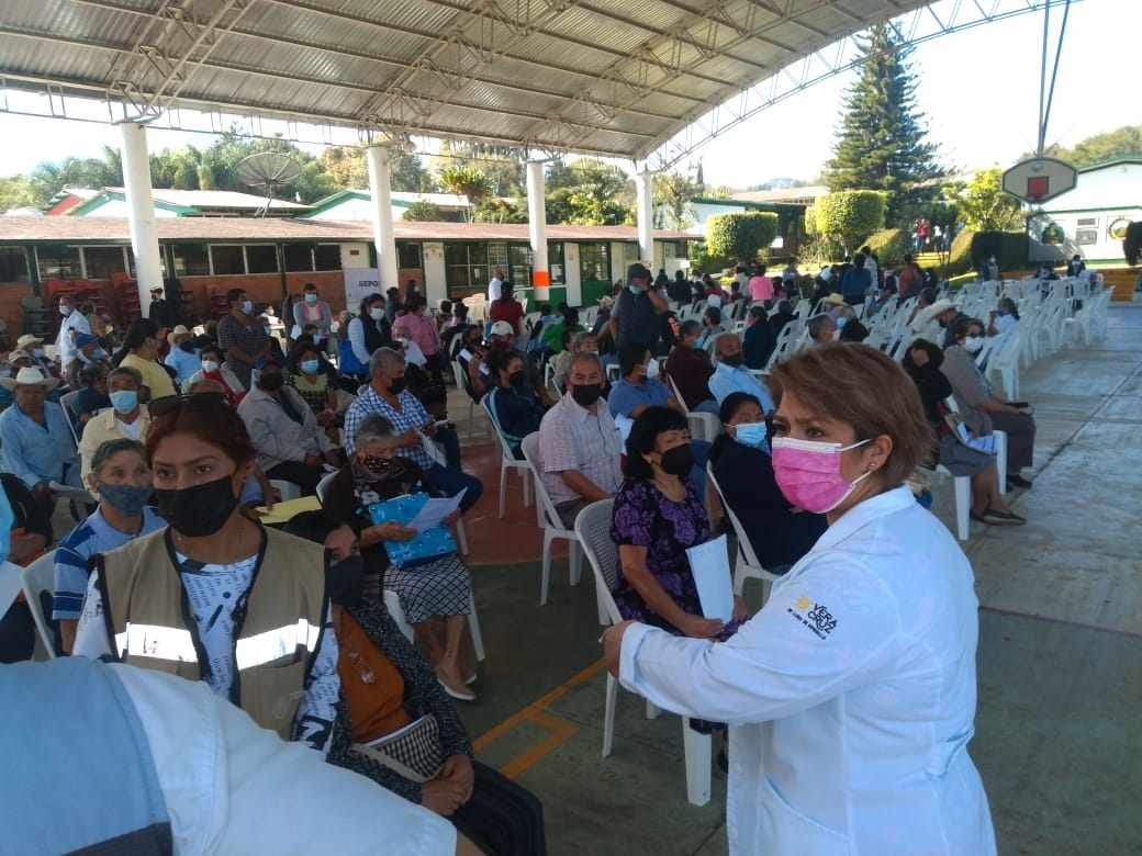 APLICAN 6 MIL DOSIS DE VACUNA CONTRA COVID-19 EN COSCOMATEPEC