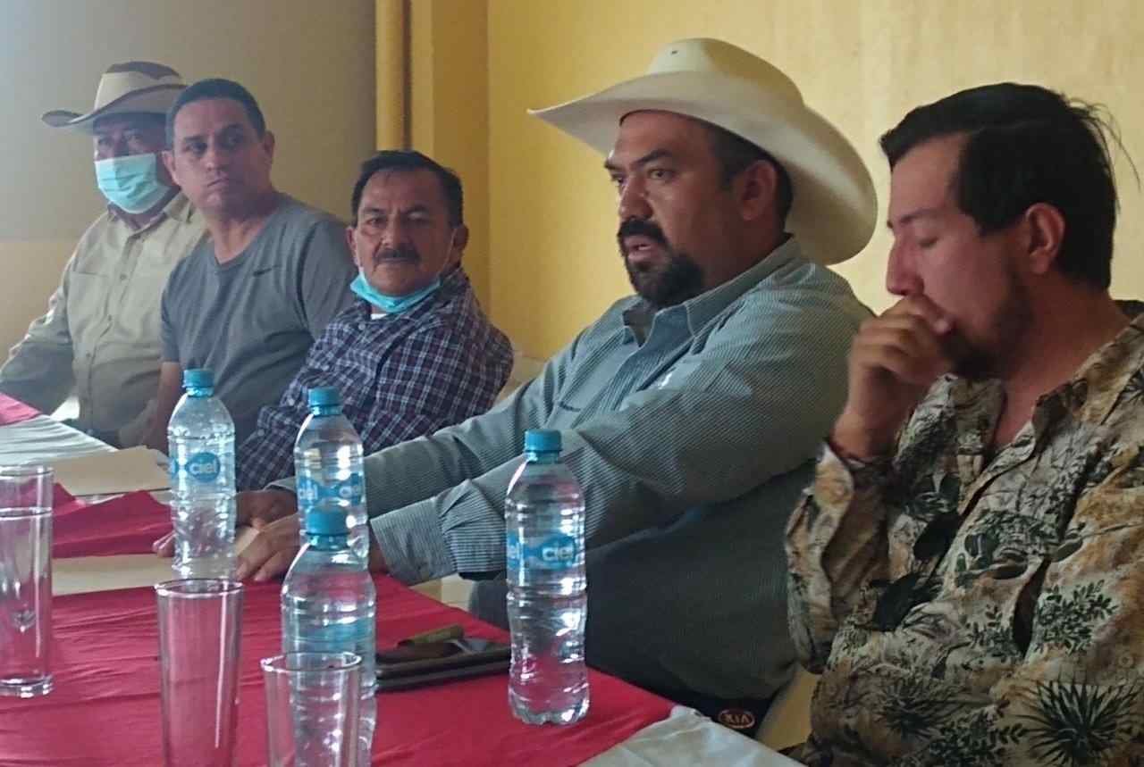 RESPALDA ALCALDE DE COSCOMATEPEC A GANADEROS