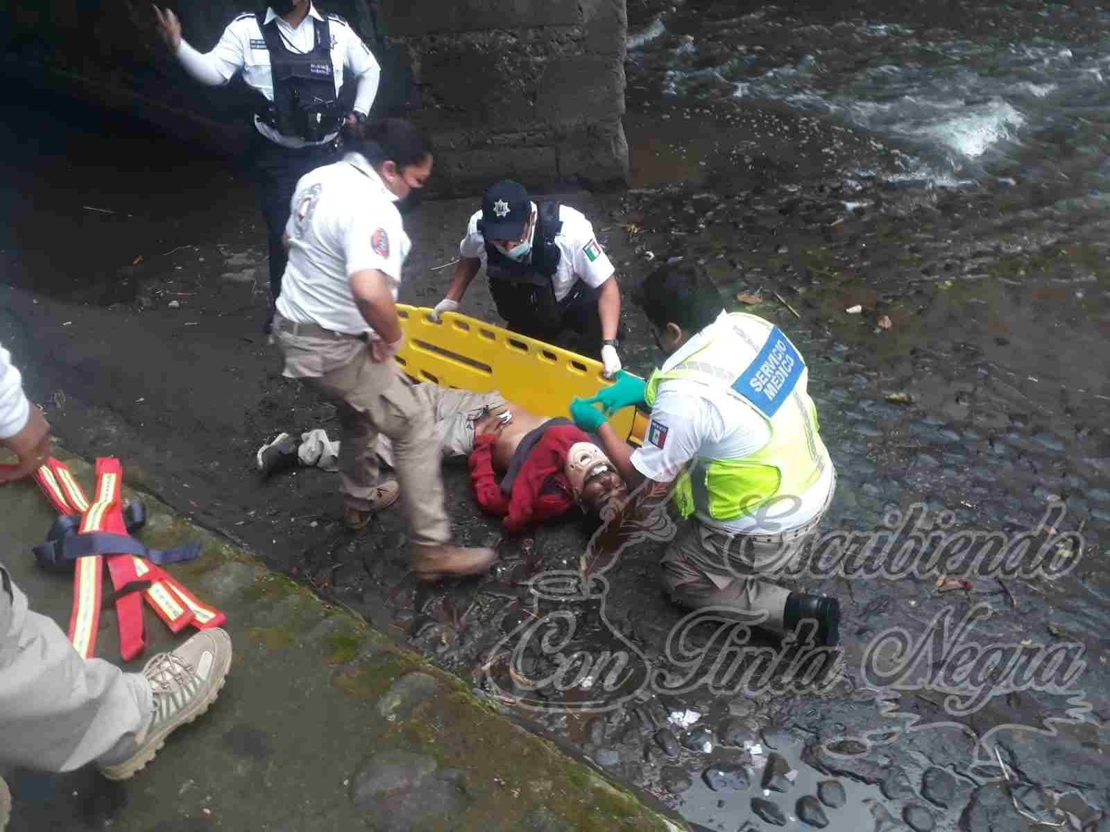 SE LANZA DE PUENTE DE ORIZABA