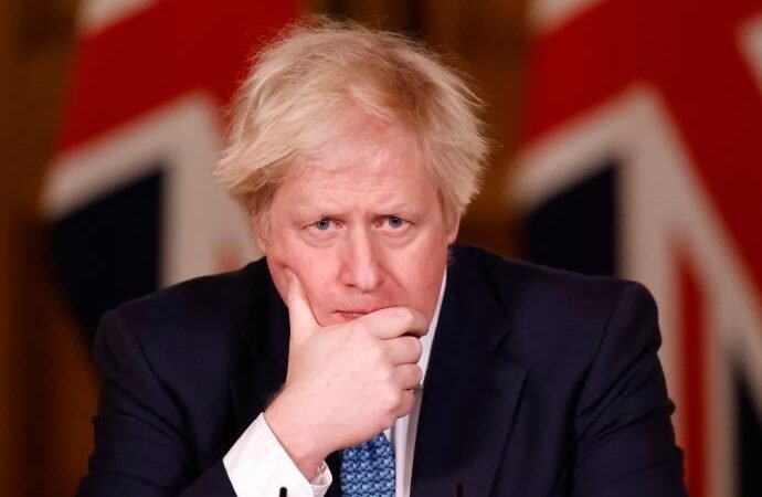 OPOSICIÓN INSTA A DIPUTADOS CONSERVADORES A TUMBAR A BORIS JOHNSON