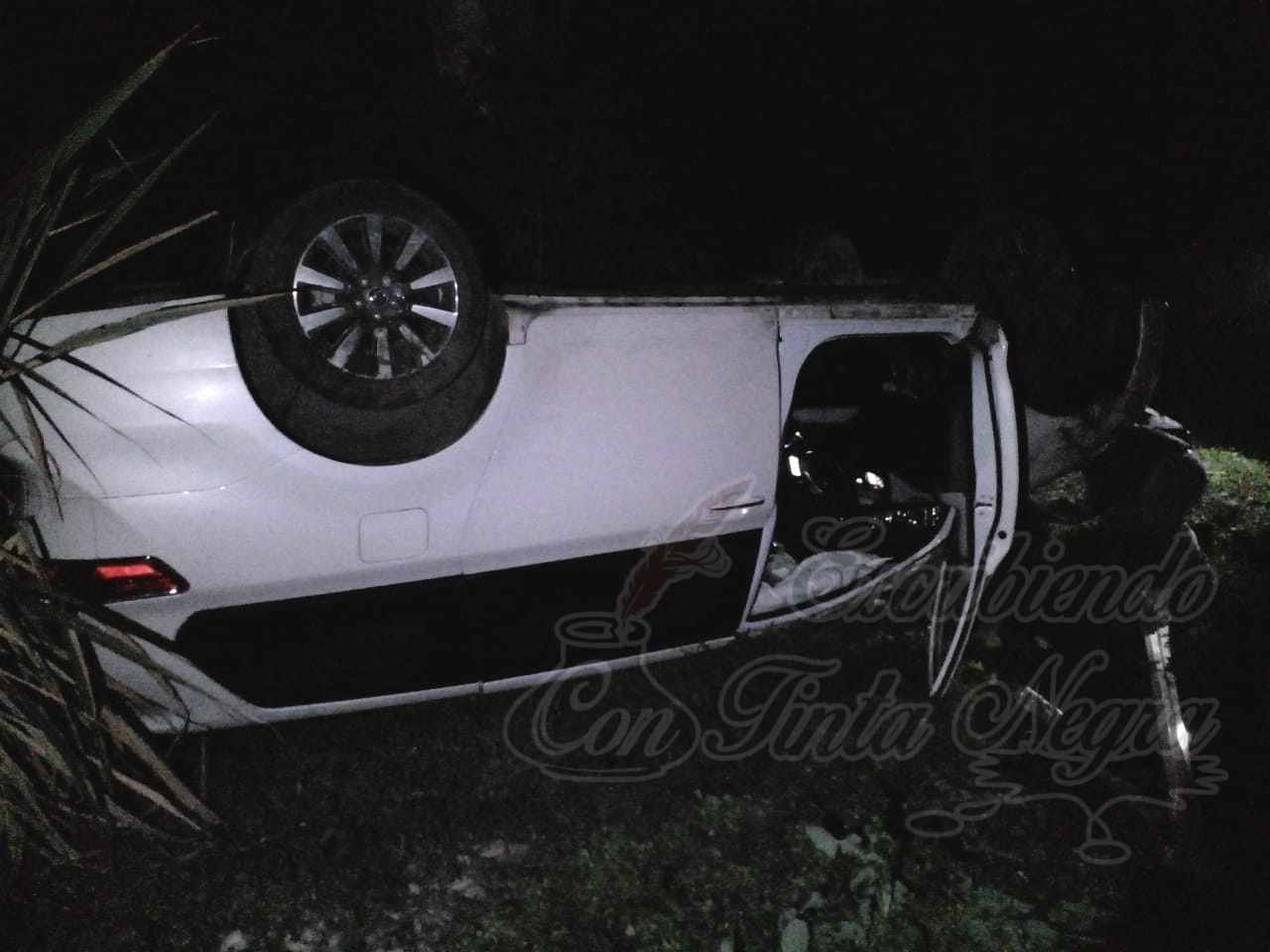VUELCA EN LA ERMITA DE TOMATLÁN