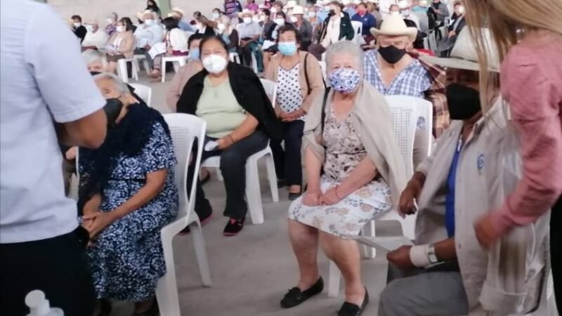 APLICAN VACUNA CONTRA COVID EN COMAPA