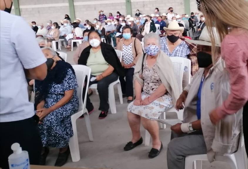APLICAN VACUNA CONTRA COVID EN COMAPA