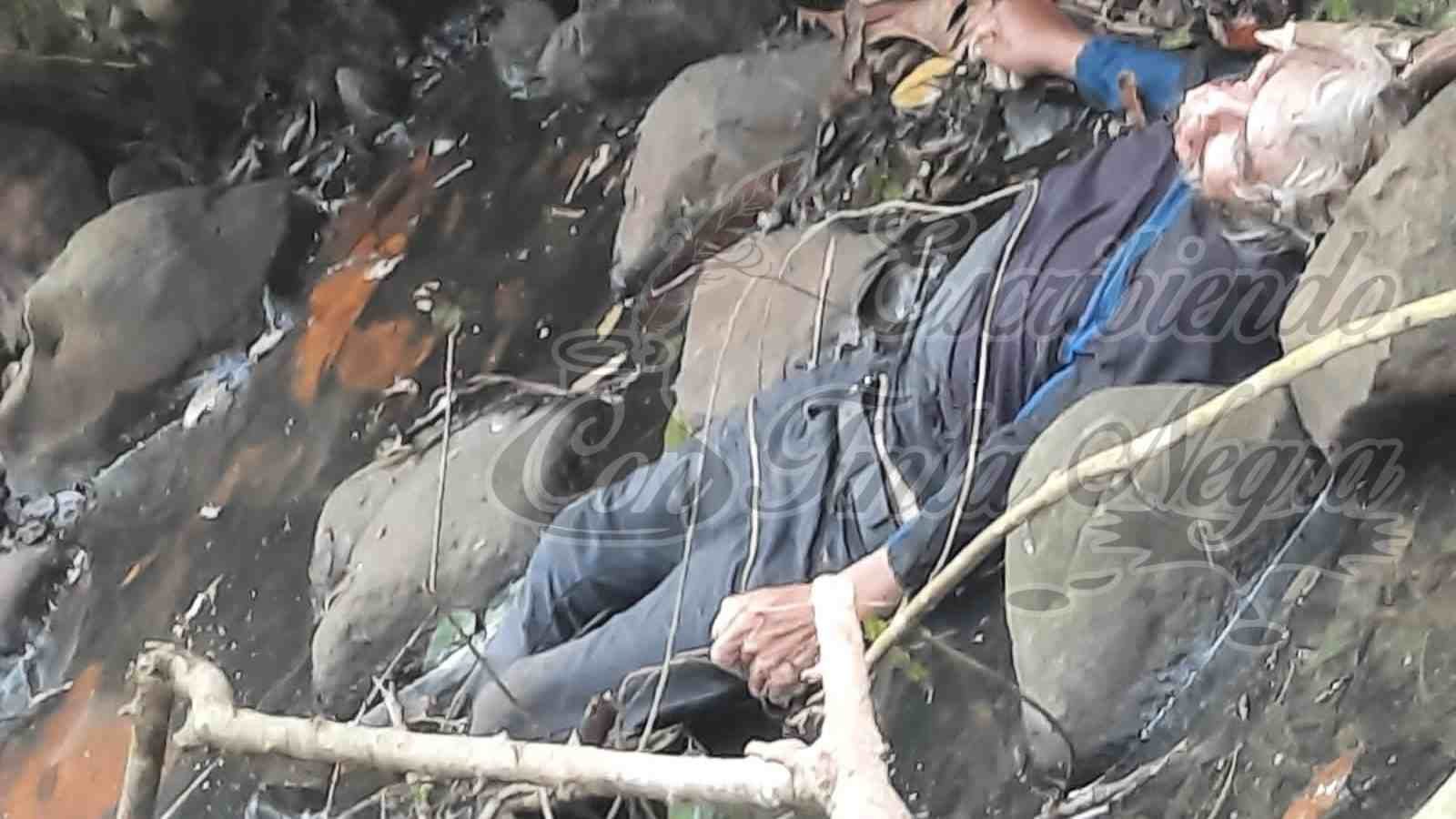 CORTADOR DE CAFÉ CAE A BARRANCO Y MUERE