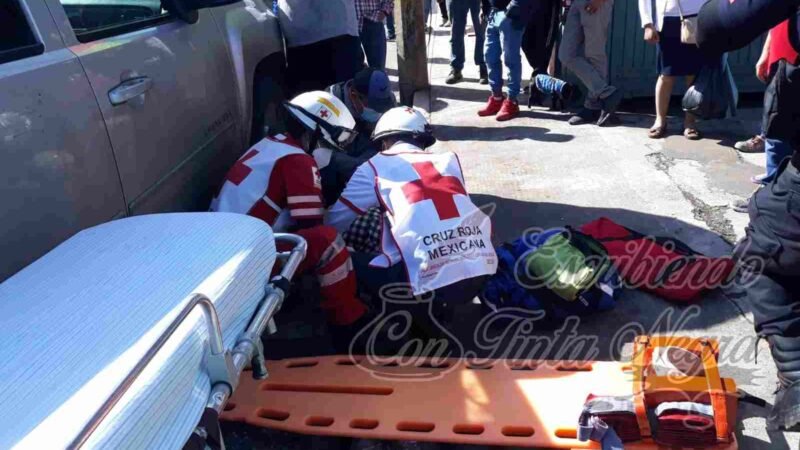 ATROPELLA CAMIONETA A PELUQUERO DE HUATUSCO