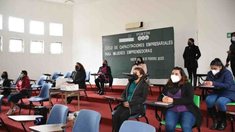 PARTICIPAN MUJERES EMPRENDEDORAS EN CAPACITACIÓN EMPRESARIAL