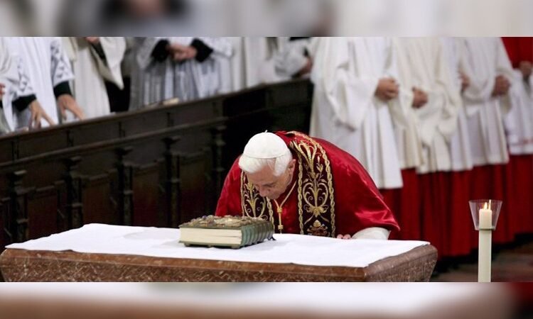 BENEDICTO XVI PIDE PERDÓN POR LOS ABUSOS Y ERRORES BAJO SU RESPONSABILIDAD