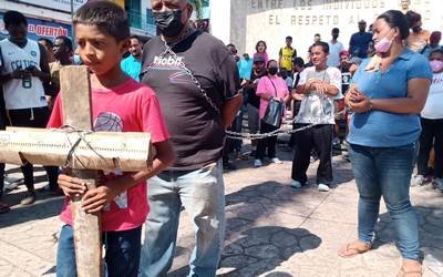 MIGRANTES REALIZAN VIACRUCIS EN TAPACHULA PARA EXIGIR VISAS