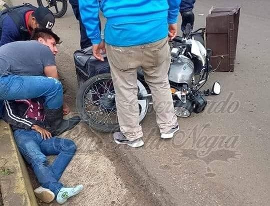 REPARTIDOR RESULTA LESIONADO AL DERRAPAR