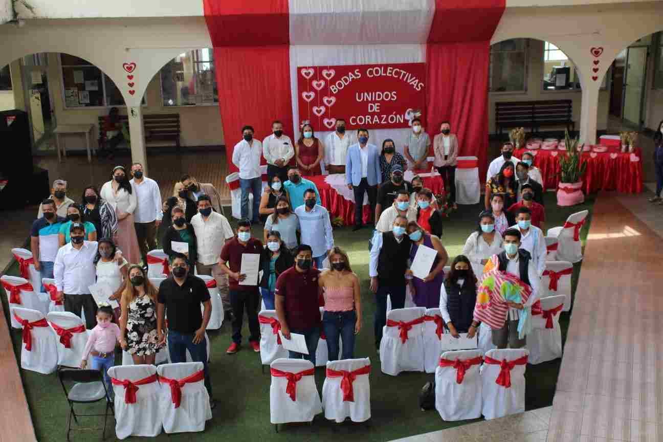 SELLAN SU AMOR 20 PAREJAS EN BODAS COLECTIVAS EN ATOYAC