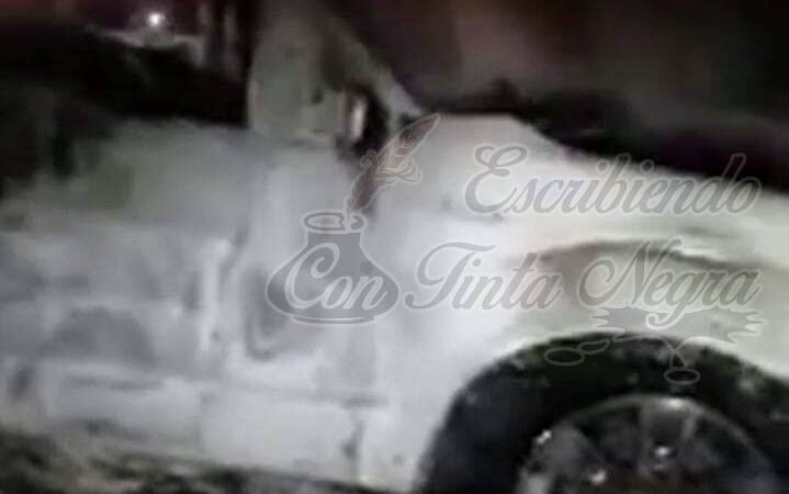 SE INCENDIA CAMIONETA; ENCUENTRAN CUERPO DENTRO