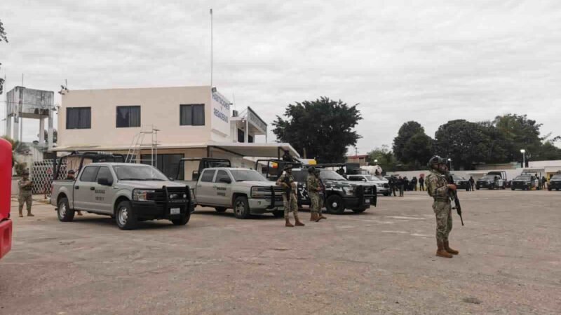 DESARMAN A POLICÍA DE SAN JUAN EVANGELISTA