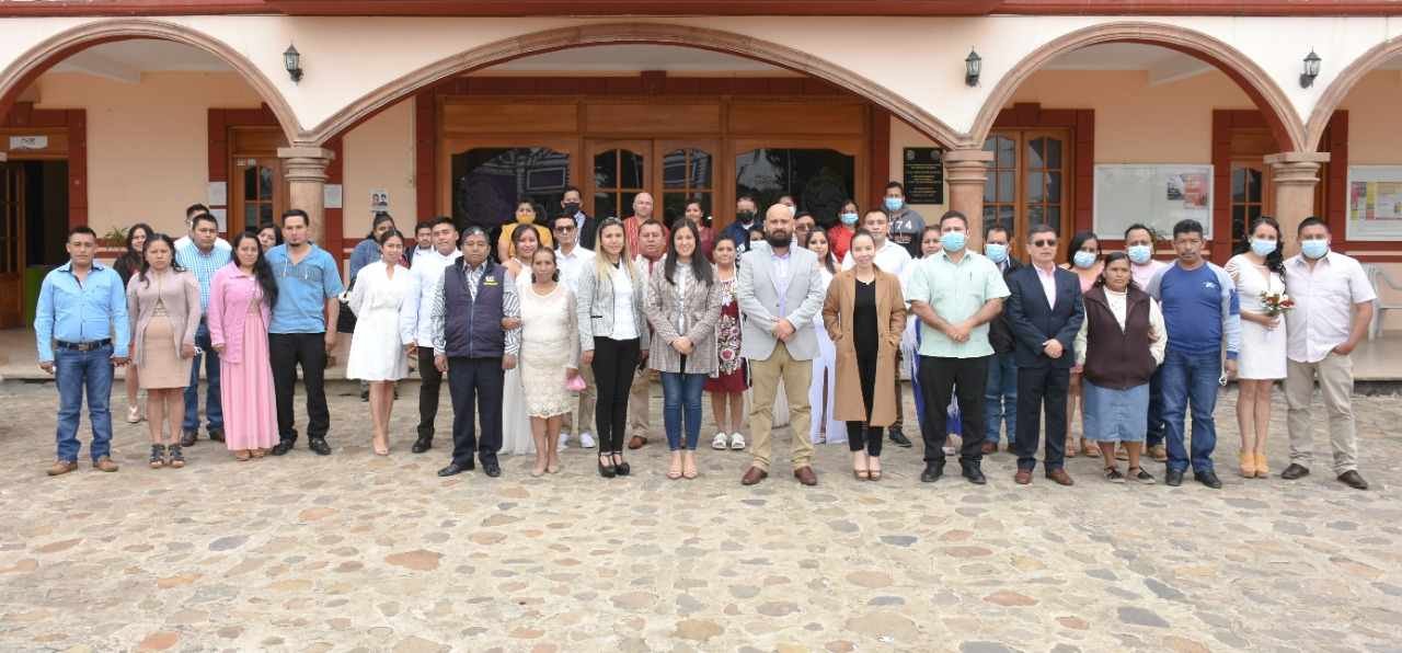 CONFIRMAN SU AMOR PAREJAS EN COMAPA