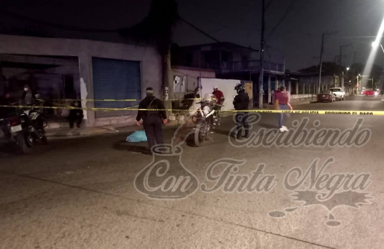 MOTOCICLETA ATROPELLA Y MATA A ANCIANA