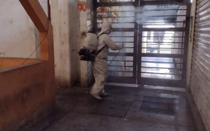 SANITIZAN ESPACIOS PÚBLICOS DE PASO DEL MACHO