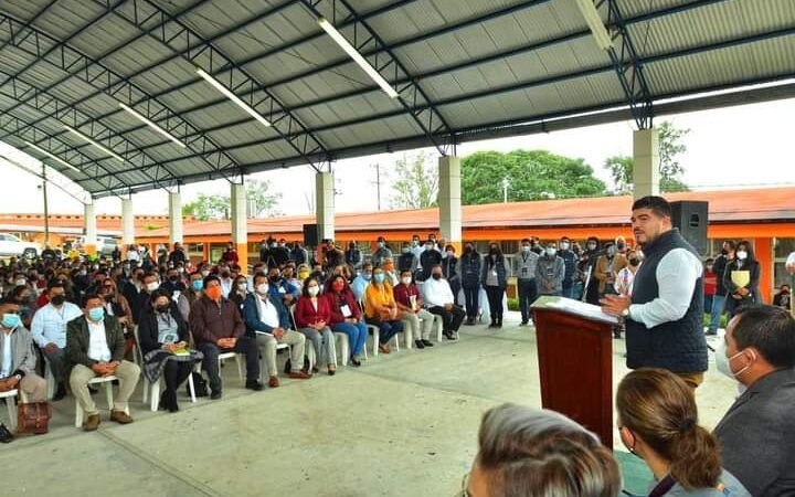 REALIZAN FOROS PARA ANALIZAR LIBROS DE TEXTO