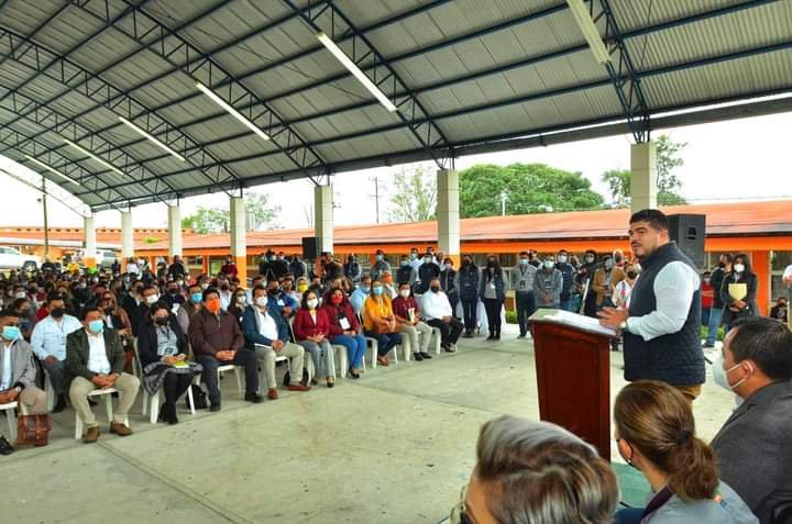 REALIZAN FOROS PARA ANALIZAR LIBROS DE TEXTO