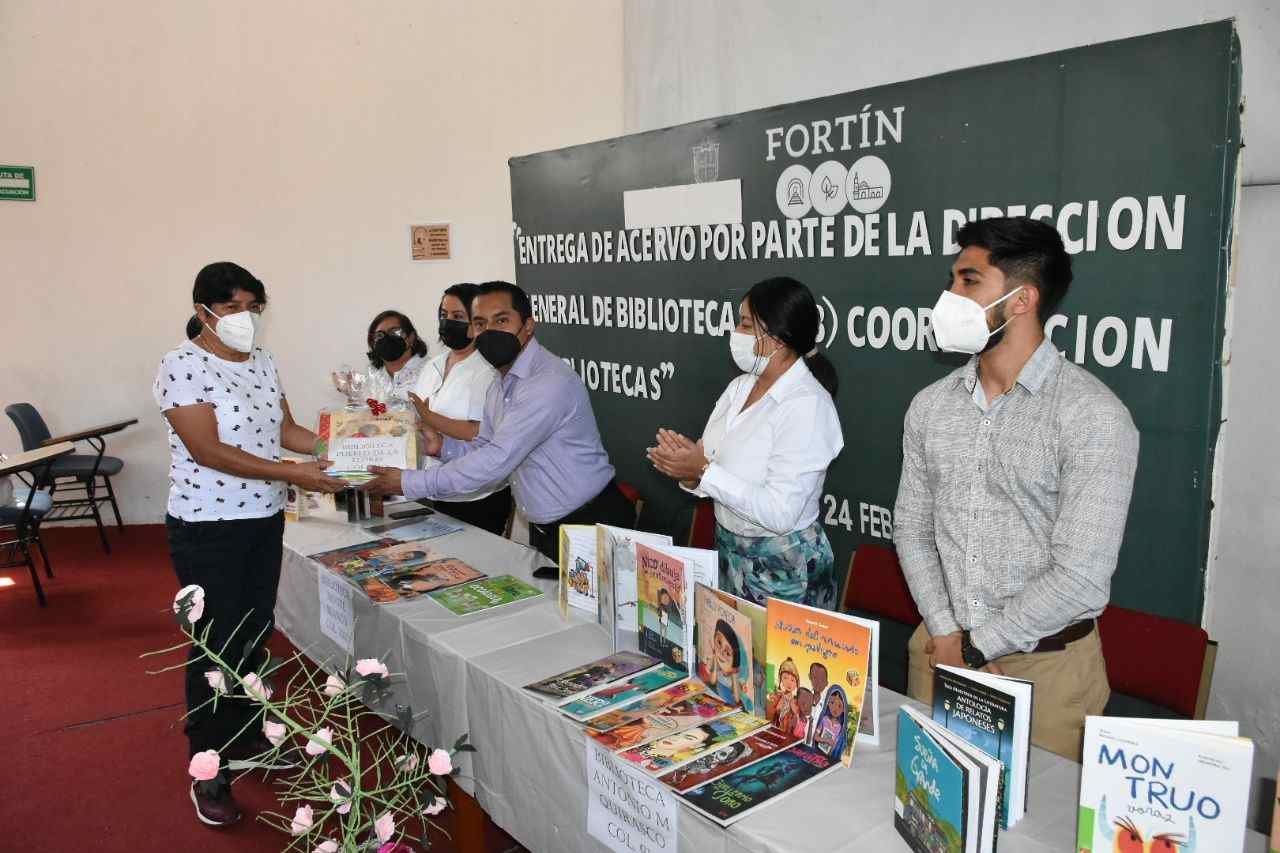 ABASTECEN DE LIBROS A BIBLIOTECAS MUNICIPALES