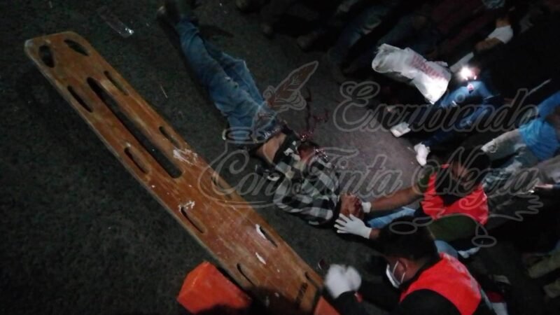 CHOCAN CHEVY Y MOTOCICLISTA EN OCOTITLÁN