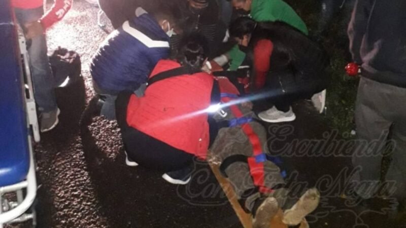 SE ACCIDENTA MOTOCICLISTA EN IXHUATLÁN