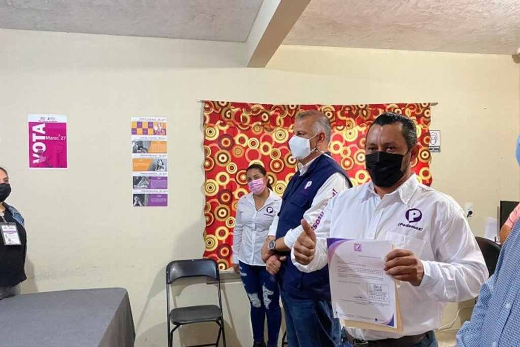 ENTREGAN CONSTANCIA A ALCALDE ELECTO DE TLACOTEPEC DE MEJÍA