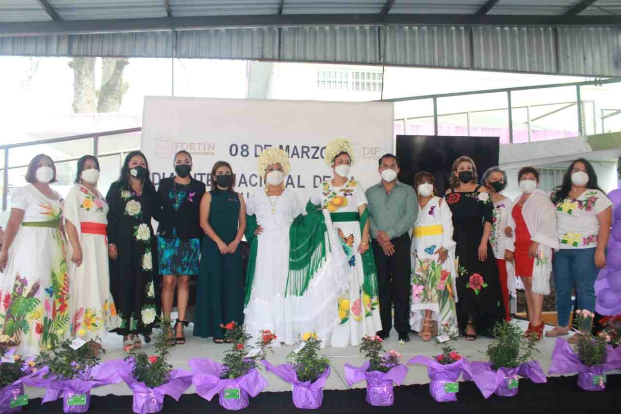 RECONOCEN VALOR DE LA MUJER FORTINENSE