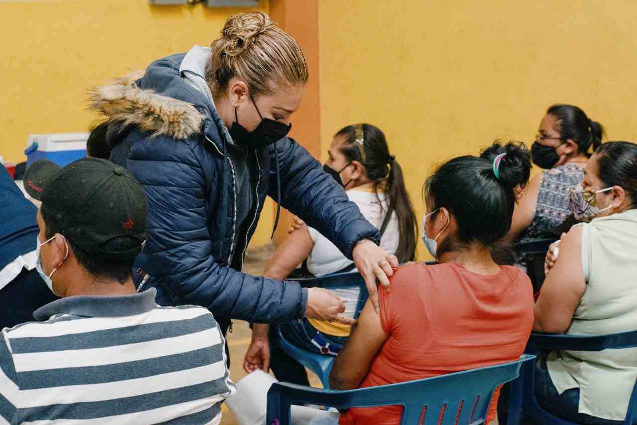 APLICARÁN VACUNA DE REFUERZO CONTRA EL COVID EN COSCOMATEPEC