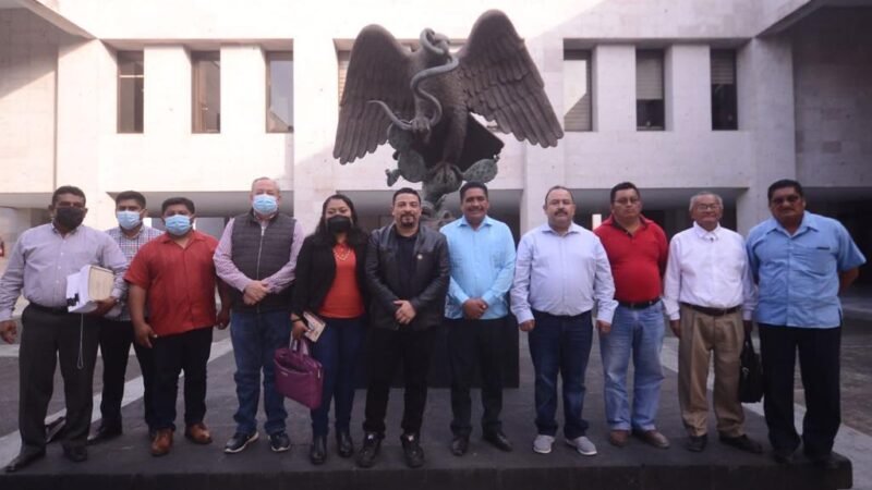 MEDIA DIPUTADO GÓMEZ CAZARÍN EN CONFLICTO Y LOGRA RETIRO DEL BLOQUEO EN OTEAPAN