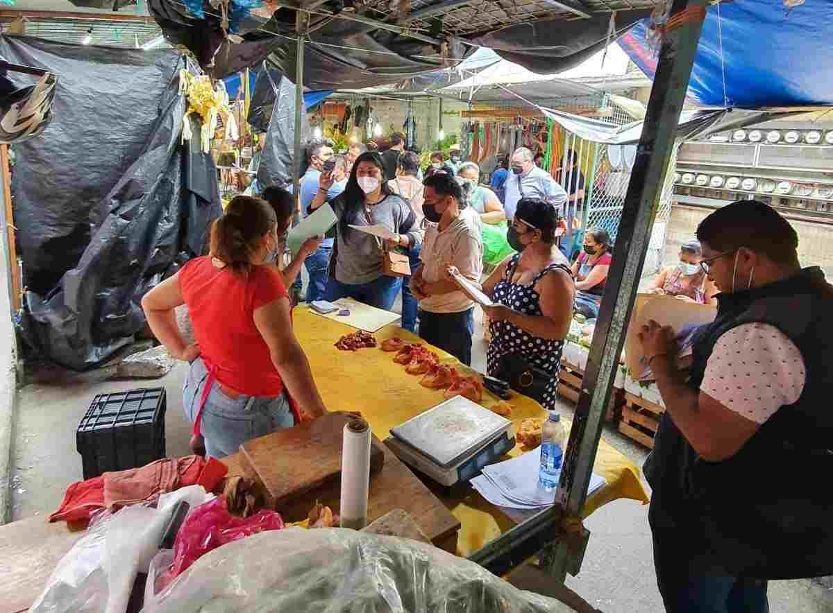 VERIFICAN PADRÓN DE VENDEDORES DE MERCADO REVOLUCIÓN