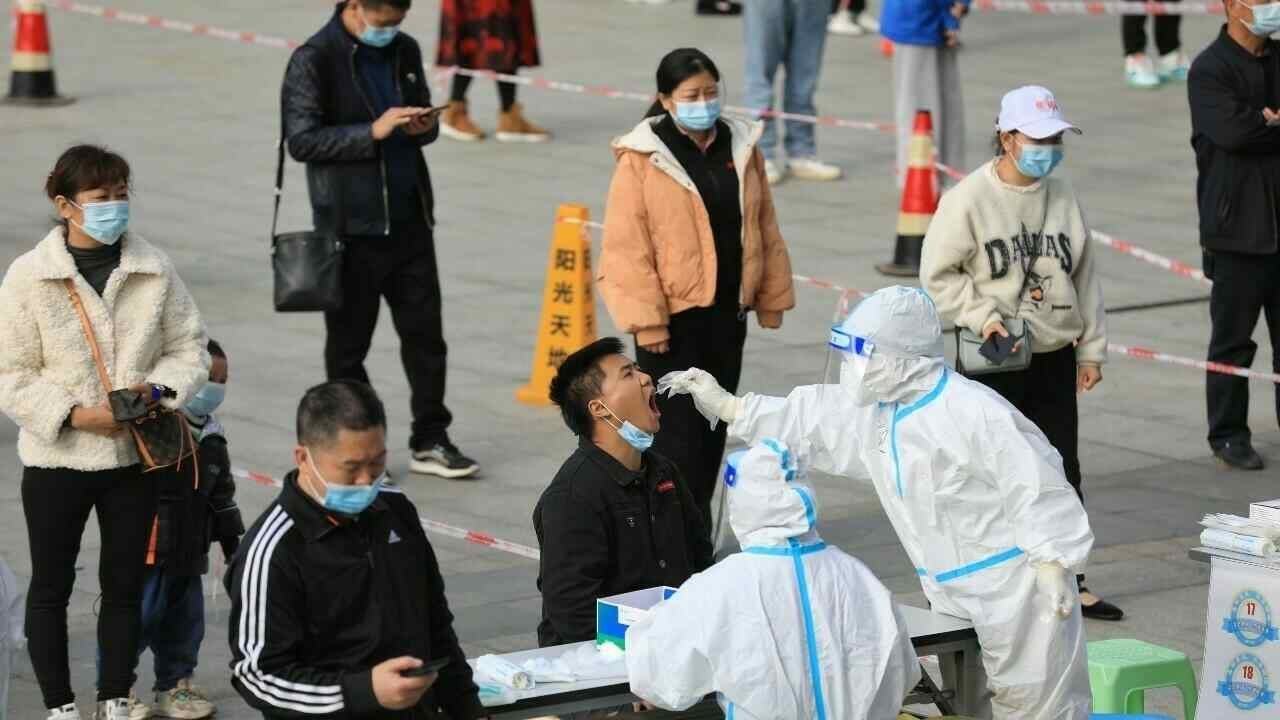 CHINA REPORTA RÉCORD DE CONTAGIOS COVID; CONFINA CIUDAD DE SHENZHEN