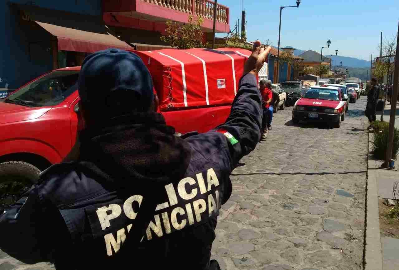 VIGILAN Y CONTROLAN FLUJO VEHICULAR EN COSCOMATEPEC