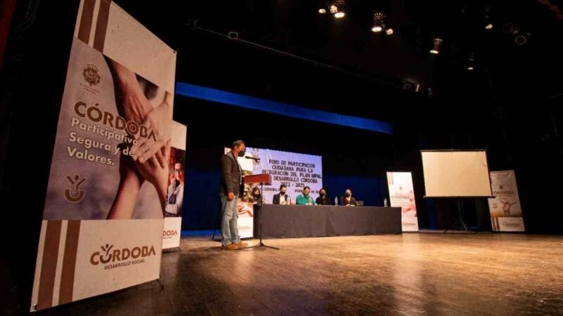 ENTREGA ALCALDE PLAN MUNICIPAL DE DESARROLLO AL CONGRESO DEL ESTADO