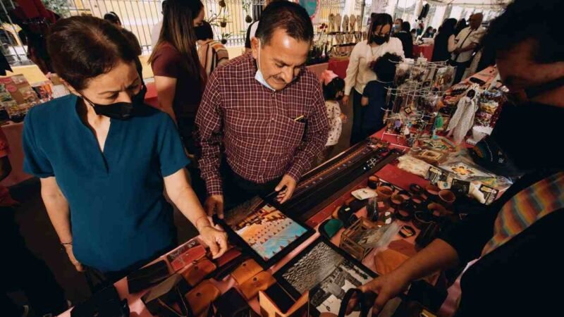 EXITOSA FERIA DE EMPRENDIMIENTO