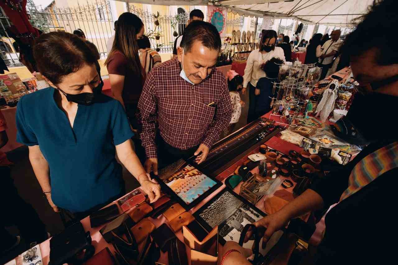 EXITOSA FERIA DE EMPRENDIMIENTO