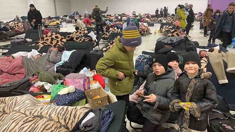 EVACÚAN A HUÉRFANOS UCRANIOS A ZONA CONTROLADA POR FUERZAS PRORRUSAS