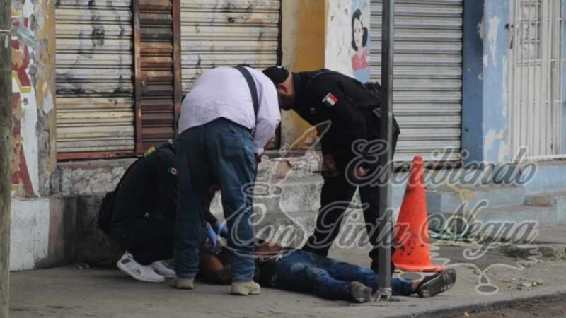 LO MATAN A PUÑALADAS