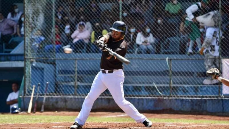 INAUGURAN AUTORIDADES PRIMER TORNEO DE BÉISBOL COPA VERACRUZ EN CÓRDOBA