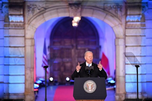 BIDEN ADVIERTE A PUTIN: “NI PIENSE EN MOVERSE UN CENTÍMETRO DENTRO DE LA OTAN”