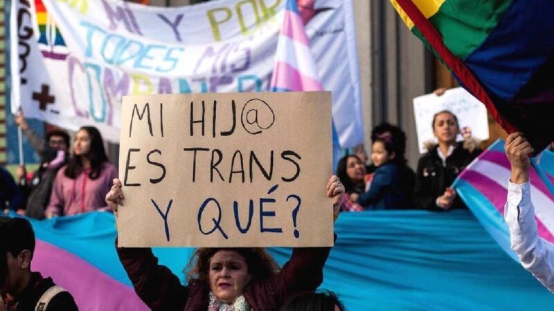 DECLARAN INCONSTITUCIONAL QUE NIÑOS TRANS NO PUEDAN CAMBIAR SU ACTA DE NACIMIENTO