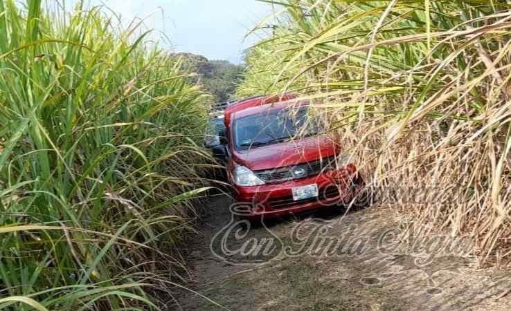 ROBAN AUTO EN IXHUATLÁN; LO RECUPERA LA POLICÍA