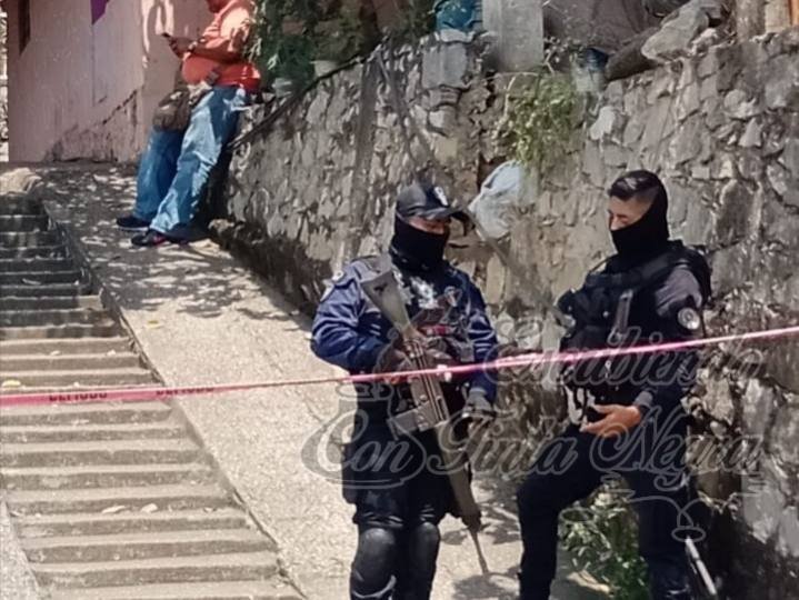 JOVEN DE AMATLÁN ESCAPA POR LA PUERTA FALSA