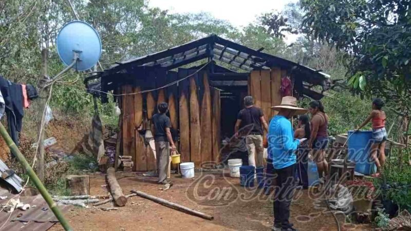 SE INCENDIA VIVIENDA EN IXHUATLÁN