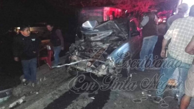 CHOCAN TSURU Y CAMIONETA EN TLALTETELA