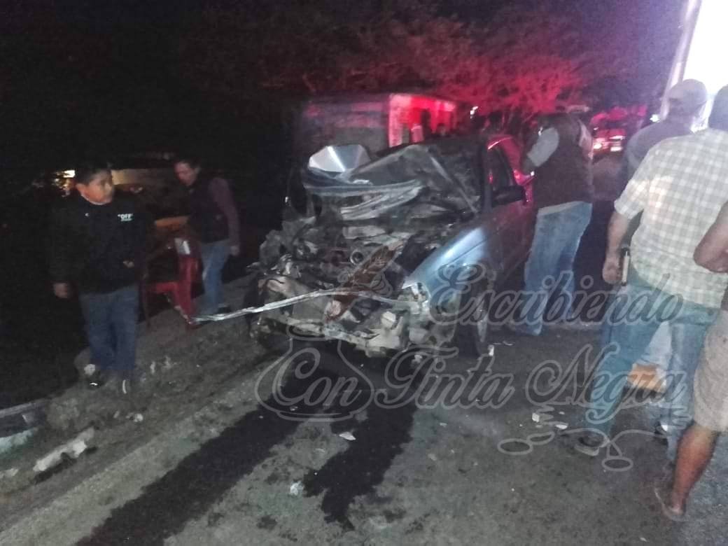 CHOCAN TSURU Y CAMIONETA EN TLALTETELA