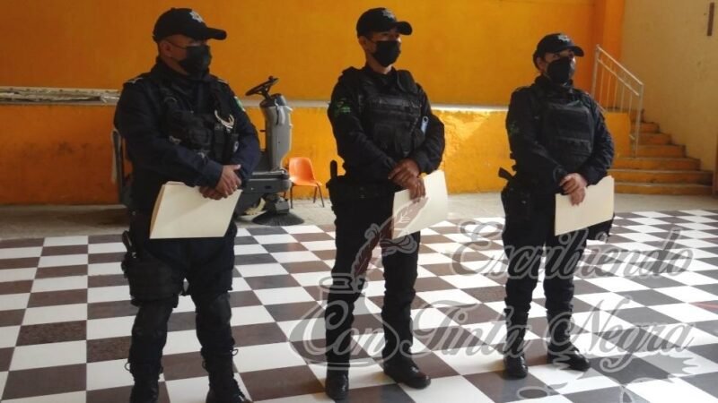 ENTREGAN NOMBRAMIENTO A COMANDANTE DE CHOCAMÁN