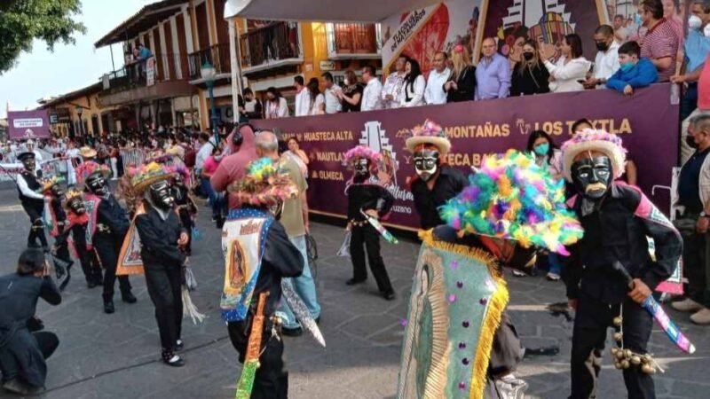 UN ÉXITO PRESENTACIÓN DE DANZANTES EN FESTIVAL ORGULLO VERACRUZANO