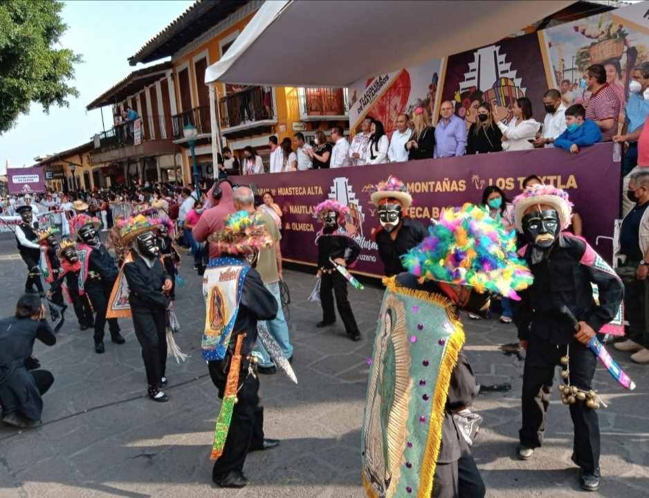 UN ÉXITO PRESENTACIÓN DE DANZANTES EN FESTIVAL ORGULLO VERACRUZANO